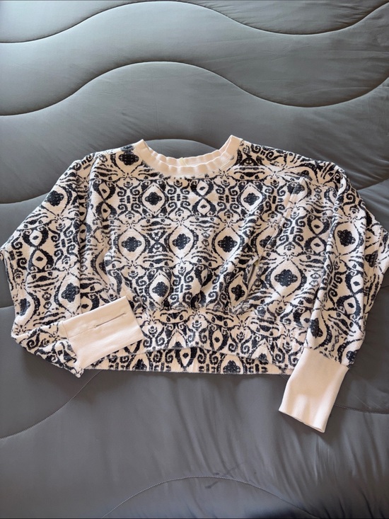 FP Movement by Free People Tops - Free People Movement Women’s Long Sleeve Black & Cream Patterned Crop Top M